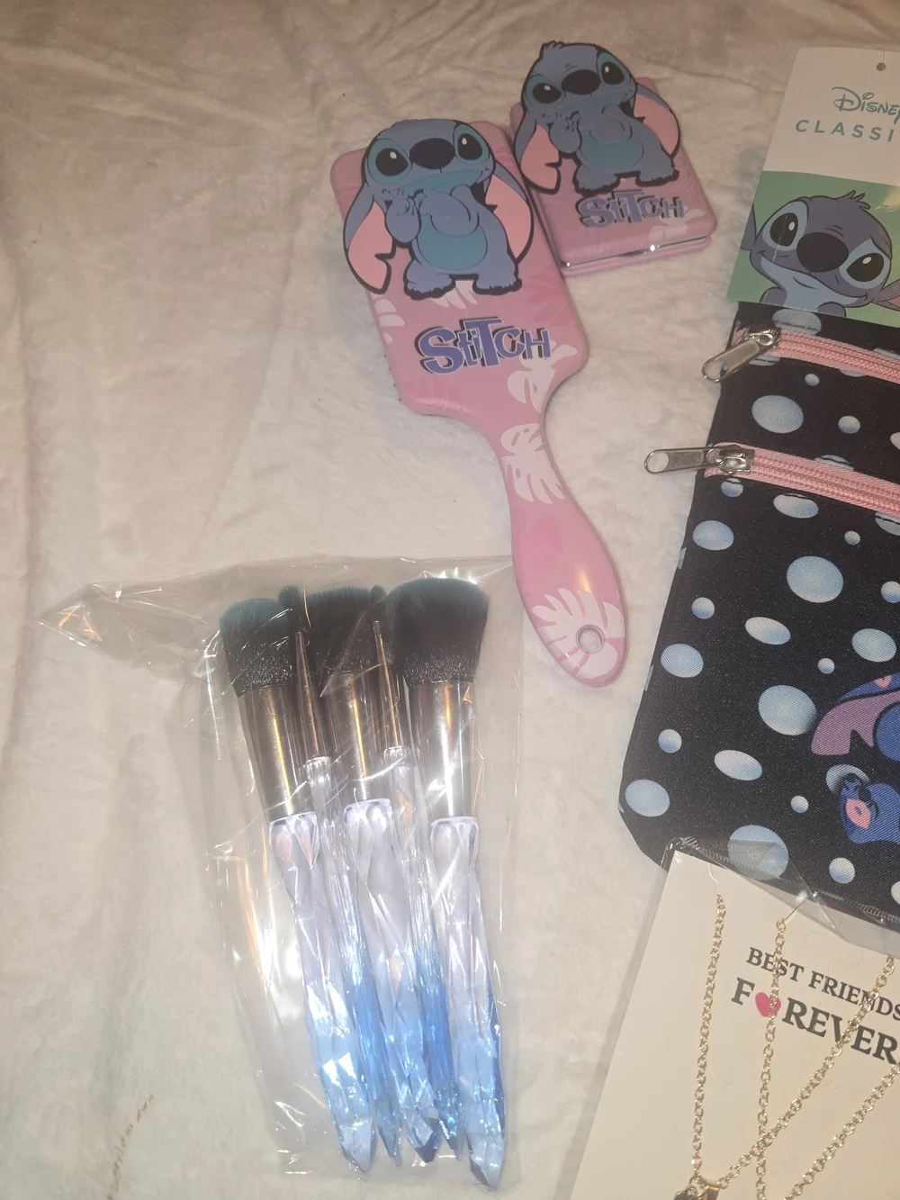 Disney Lilo & Stitch 9-Pc Ultimate Gift Bundle – Crossbody Bag, Makeup & Jewelry